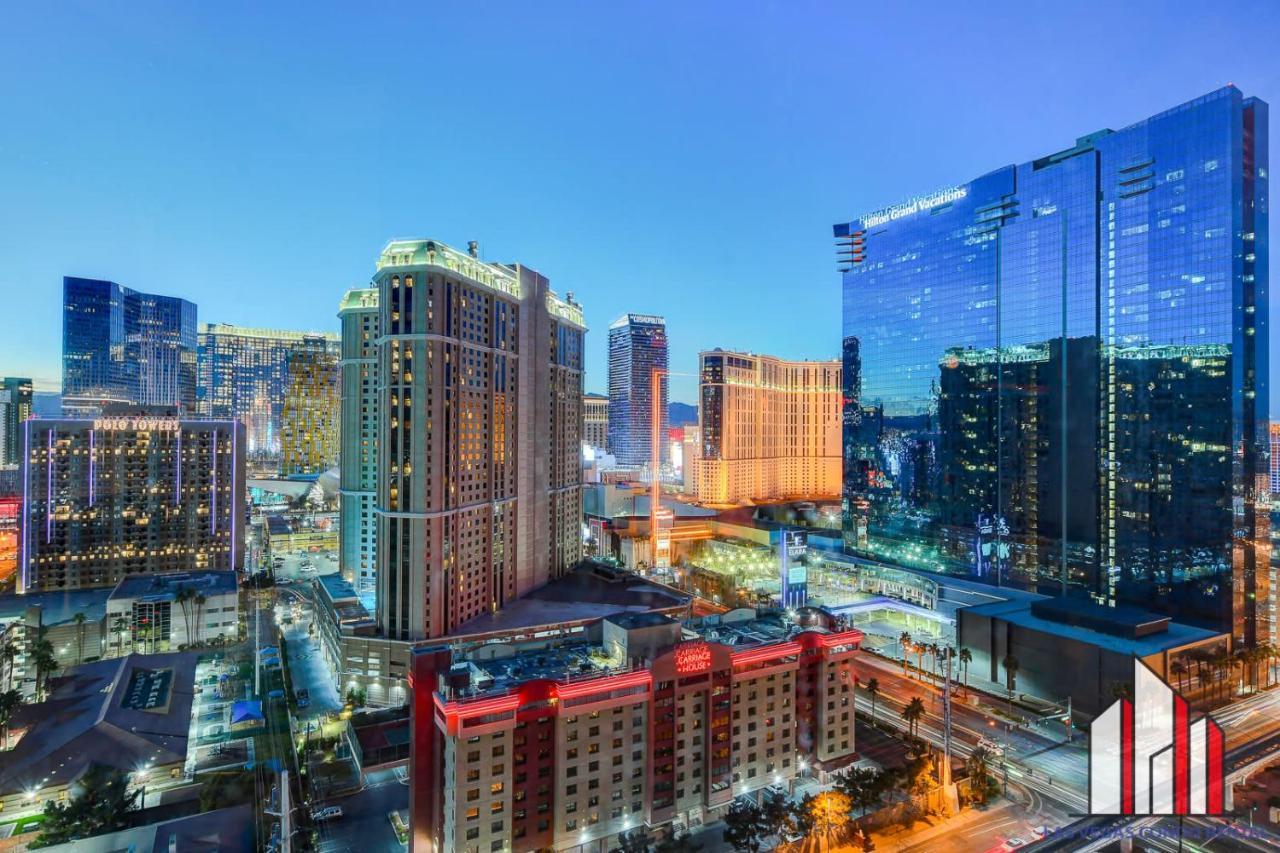 Mgm Signature-25-815 Strip View Balcony Ferienhaus