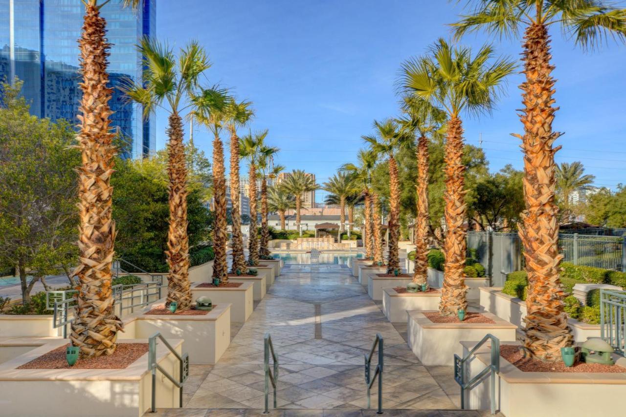 Mgm Signature-25-815 Strip View Balcony Ferienhaus *